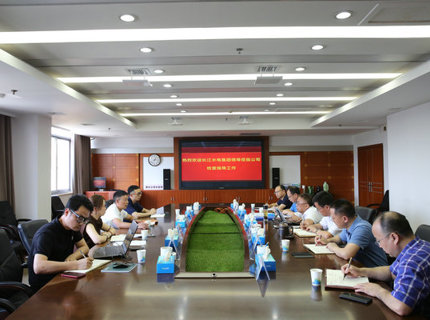 王志宏与长江水电集团副董事长文柏海互换座谈