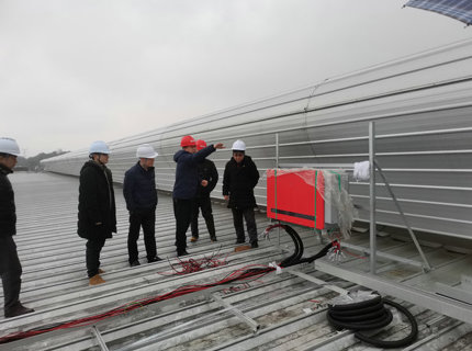 骆诗栋带队赴公司首个光伏项目工地发展安全出产查抄