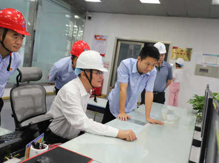 公司辅导在江垭和皂市电站带班查抄防汛工作