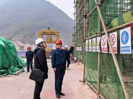 徐磊带队赴公司所属电站发展岁末岁首安全出产查抄并慰问一线干部职工